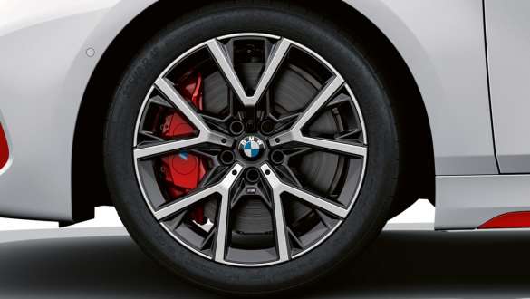 BMW serije 1, 128ti, F40, 18-palčna M lita alu. platišča Y-spoke 553 M dvobarvna z visokozmogljivimi pnevmatikami BMW serije 1, 128ti, F40, 18-palčna M lita alu. platišča Y-spoke 553 M dvobarvna z visokozmogljivimi pnevmatikami