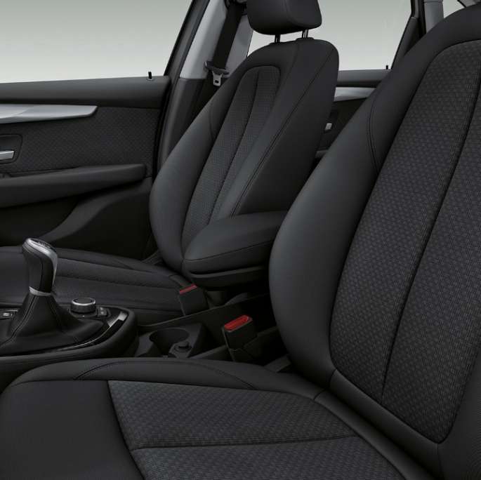 Športni sedeži v BMW serije 2 Active Tourer kot modelu Advantage Športni sedeži v BMW serije 2 Active Tourer, 218i F45, notranjost