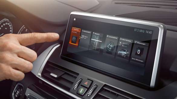 Vmesnik na dotik v BMW serije 2 Active Tourer Vmesnik na dotik nadzornega prikazovalnika v BMW serije 2 Active Tourer, F45 2018, notranjost