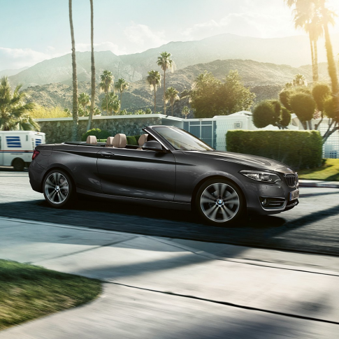 BMW serija 2 Cabrio, posnetek vožnje od strani BMW serija 2 Cabrio, posnetek vožnje od strani