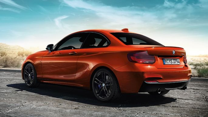 BMW serije 2 Coupé, vozilo v zadnjem polprofilu BMW serije 2 Coupé, vozilo v zadnjem polprofilu