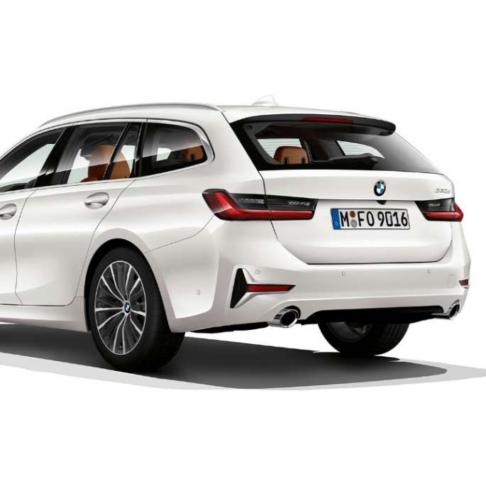 Model Luxury Line, tričetrtinski posnetek od zadaj BMW serije 3 Touring, model Luxury Line, tričetrtinski posnetek od zadaj