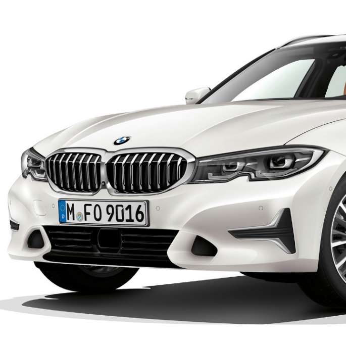 Model Luxury Line, tričetrtinski posnetek od spredaj BMW serije 3 Touring, model Luxury Line, tričetrtinski posnetek od spredaj