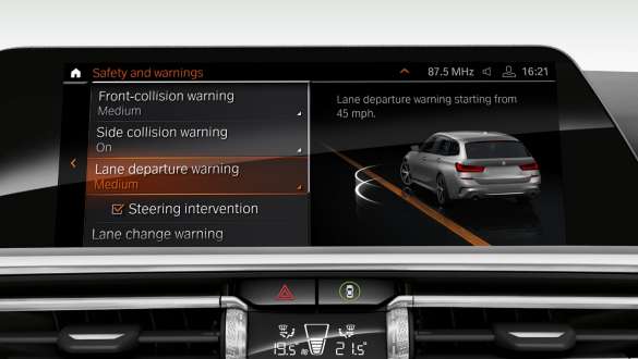 Asistent pri krmiljenju in ohranjanju vozila na voznem pasu BMW serije 3 Touring, asistent pri krmiljenju in ohranjanju vozila na voznem pasu