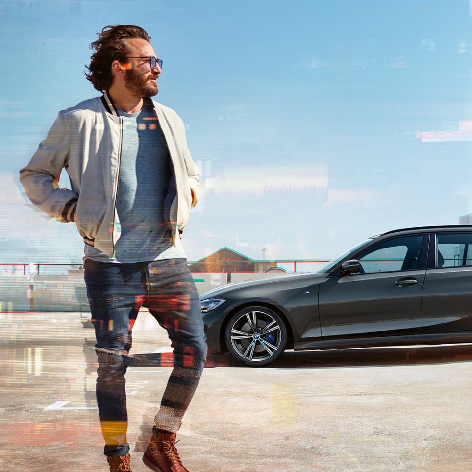 BMW serije 3 Touring, stranski posnetek, oblika BMW serije 3 Touring, stranski posnetek na parkirno ploščad pred mestno pokrajino
