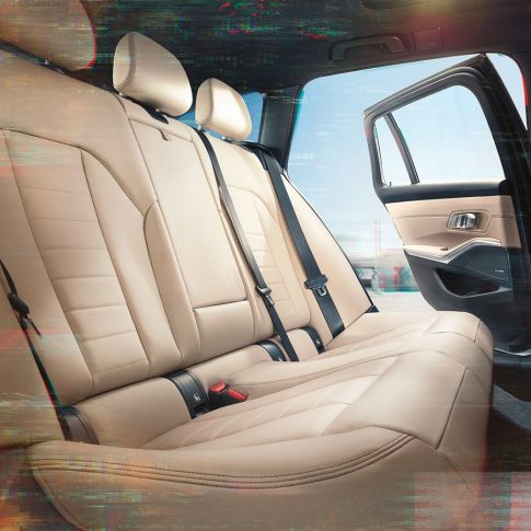 BMW serije 3 Touring, podroben pogled na zadnji sedež BMW serije 3 Touring, podroben pogled na zadnji sedež z oblazinjenjem