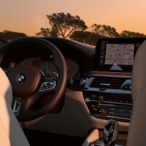 Kokpit v BMW serije 6 Gran Turismo, 640i xDrive, G32, 2020, notranjost Kokpit v BMW serije 6 Gran Turismo, G32, 2020