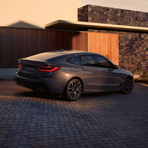Oblika zadka BMW serije 6 Gran Turismo, G32, 2020 Oblika zadka BMW serije 6 Gran Turismo, 640i xDrive, G32, 2020, Bernina Grey, pogled od zadaj
