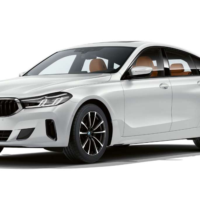 BMW serije 6 Gran Turismo, oprema Basic, G32, 2020 BMW serije 6 Gran Turismo, G32, 620d, 2020, oprema Basic, kovinska barva Mineral White, tričetrtinski pogled od spredaj