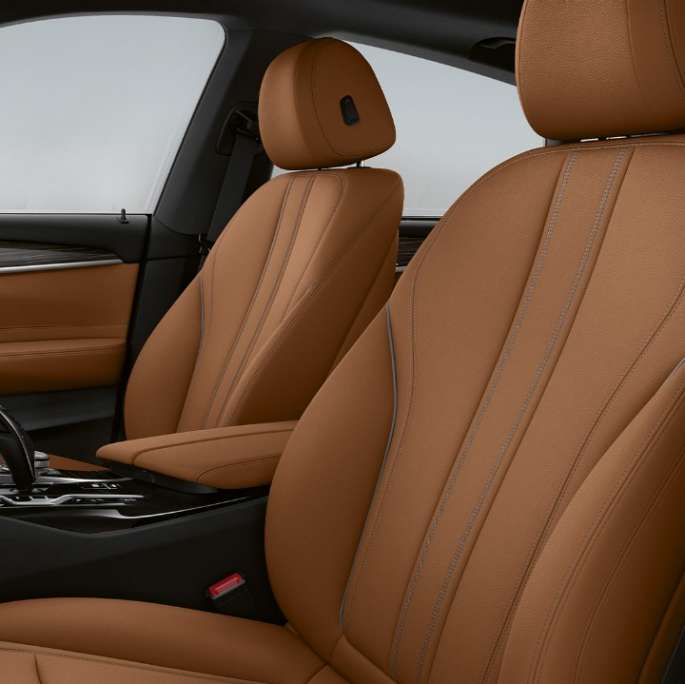 Oblazinjenje v BMW serije 6 Gran Turismo, oprema Basic, G32, 2020 Oblazinjenje v usnju Dakota v barvi Cognac/Black v BMW serije 6 Gran Turismo, G32, 620d, 2020, oprema Basic, notranjost