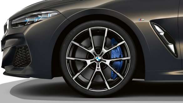 BMW M850i xDrive v kovinskem odtenku Dravit Grey, platišča iz lahke zlitine 728 M. BMW M850i xDrive v kovinskem odtenku Dravit Grey, platišča iz lahke zlitine 728 M.