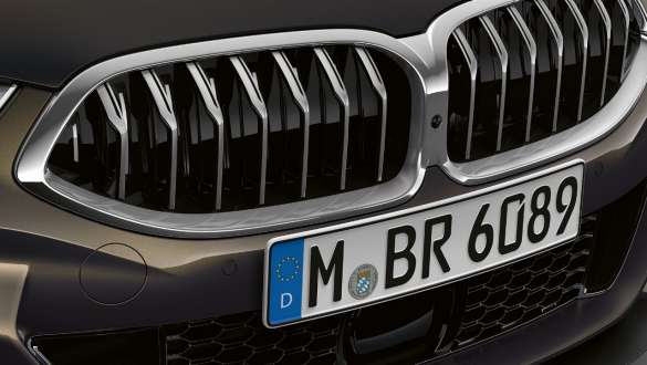 BMW M850i xDrive v kovinskem odtenku Dravit Grey, sprednji del vozila, ledvička Active Air Stream. BMW M850i xDrive v kovinskem odtenku Dravit Grey, sprednji del vozila, ledvička Active Air Stream.