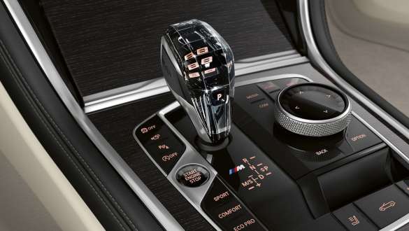 BMW M850i xDrive v kovinskem odtenku Dravit Grey, steklena prevleka CraftedClarity. BMW M850i xDrive v kovinskem odtenku Dravit Grey, steklena prevleka CraftedClarity.