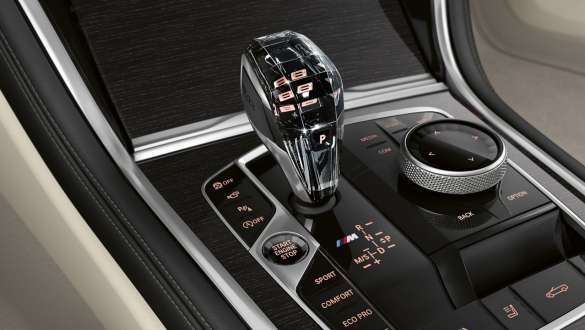 BMW M850i xDrive v kovinskem odtenku Dravit Grey, Driving Experience Control. BMW M850i xDrive v kovinskem odtenku Dravit Grey, Driving Experience Control.