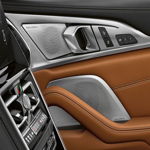 BMW M850i xDrive, notranjost, zvočni sistem s prostorskim zvokom Bowers & Wilkins Diamond. BMW M850i xDrive, notranjost, zvočni sistem s prostorskim zvokom Bowers & Wilkins Diamond.
