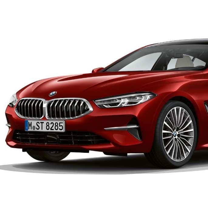 Model Base, tričetrtinski posnetek od spredaj BMW serije 8 Gran Coupé, model Base, tričetrtinski posnetek od spredaj