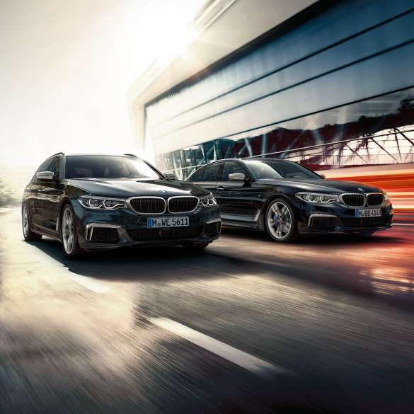 Vozna dinamika BMW M550d xDrive Touring Vozna dinamika BMW M550d xDrive Touring G31, kovinska barva Azurite Black, tričetrtinski pogled od spredaj,BMW M550d Touring, poudarki