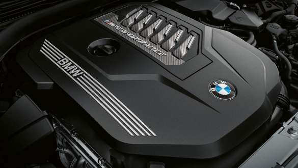 BMW M240i xDrive Coupé, G42, 2021, vrstni 6-valjni bencinski motor BMW M TwinPower Turbo BMW M240i xDrive Coupé, G42, 2021, pogled od blizu na vrstni 6-valjni bencinski motor BMW M TwinPower Turbo