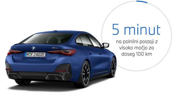 BMW i4 M50, eDrive40, G26, 2021, tričetrtinski pogled od zadaj BMW i4 M50, eDrive40, G26, 2021, lakiranje BMW Individual v kovinski barvi Frozen Portimao Blue, tričetrtinski pogled od zadaj z grafiko časa polnjenja