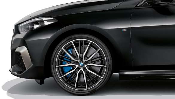 M športne zavore BMW M235i xDrive Gran Coupé M športne zavore BMW M235i xDrive Gran Coupé v kovinski barvi Black Sapphire F44