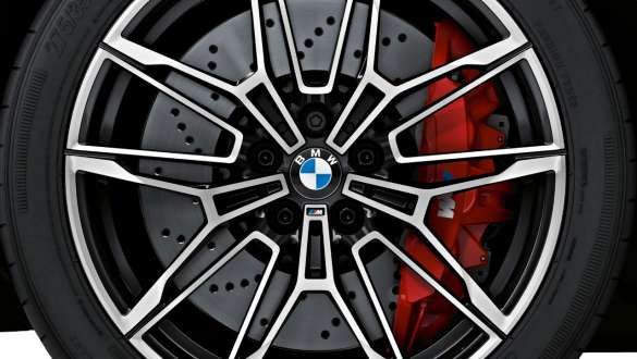 Zavore M Compound rdeče barve visokega sijaja, BMW M3 Limuzina, G80, 2020 BMW M3 Limuzina, G80, 2020, zavore M Compound rdeče barve visokega sijaja, pogled od blizu na kolo