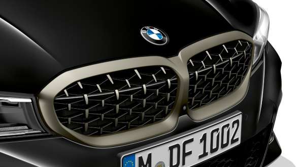 Paket M Aerodynamics, BMW M340i xDrive Limuzina, G20, 2020 BMW M340i xDrive Limuzina, G20, 2020, kovinska barva Sapphire Black, paket M Aerodynamics, pogled od blizu na prednji del