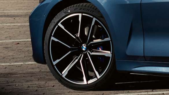 18-palčna M lita alu. platišča 848, BMW M440i xDrive Coupé, G22, 2020 BMW M440i xDrive Coupé, G22, 2020, pogled od blizu na 18-palčna M lita alu. platišča 848.