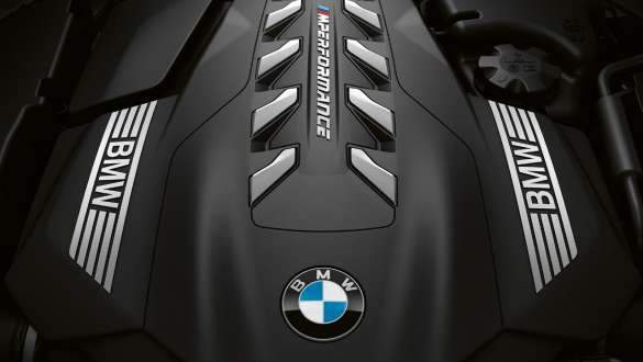 BMW M850i xDrive Cabrio, G14, LCI, osvežitev 2022, 8-valjni bencinski motor M TwinPower Turbo BMW M850i xDrive Cabrio, G14, LCI, osvežitev 2022, 8-valjni bencinski motor M TwinPower Turbo, pogled od blizu