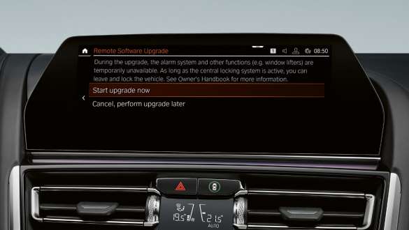 Posodabljanje programske opreme na daljavo. BMW serije 8 Coupé M s posodabljanjem programske opreme na daljavo.