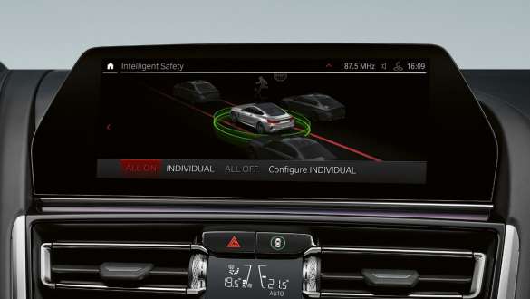 Driving Assistant Professional. BMW serije 8 Coupé M z Driving Assistant Professional.
