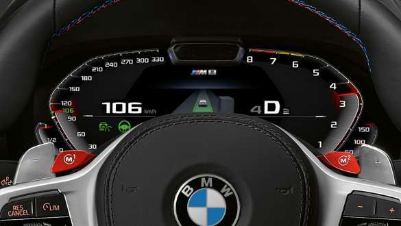 M specifična instrumentna plošča. M specifična instrumentna plošča v BMW M8 Competition Coupé.