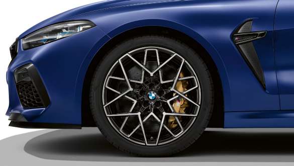 20'' M platišča iz aluminijeve zlitine 813 M. BMW M8 Competition Coupé z 20" M platišči iz aluminijeve zlitine 813 M.