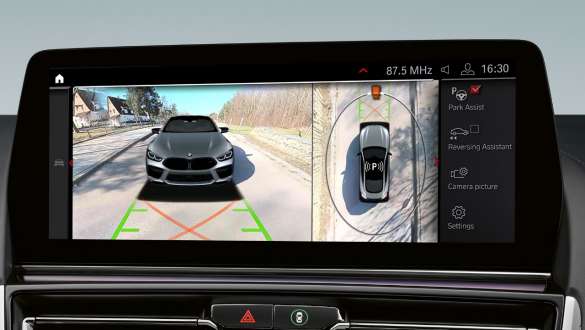 BMW M8 Coupé, F92, LCI, osvežitev 2022, parkirni asistent Plus BMW M8 Coupé, F92, LCI, osvežitev 2022, parkirni asistent Plus, nadzorni prikazovalnik