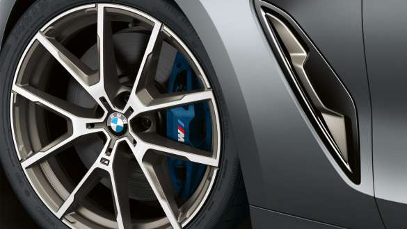 M-športne zavore BMW M850i xDrive Gran Coupé M-športne zavore BMW M850i xDrive Gran Coupé G16 2019 v kovinski barvi BMW Individual Frozen Bluestone, stranski pogled