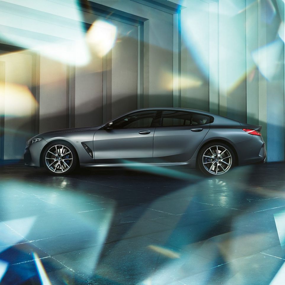 Linija strehe v slogu modelov coupé BMW M850i xDrive Gran Coupé Linija strehe v slogu modelov coupé BMW M850i xDrive Gran Coupé G16 2019 v kovinski barvi BMW Individual Frozen Bluestone, v profilu