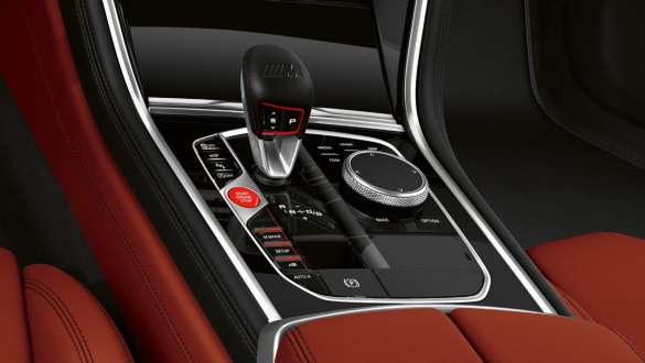 BMW M8 Gran Coupé, F93, LCI, 2022, 8-stopenjski menjalnik M Steptronic BMW M8 Gran Coupé, F93, LCI, osvežitev 2022, 8-stopenjski menjalnik M Steptronic s funkcijo Drivelogic, M izbirno stikalo, notranjost