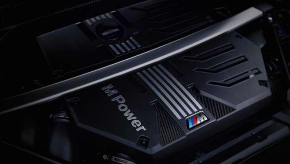 BMW X4 M, F98, LCI, osvežitev 2021, bencinski motor BMW M TwinPower Turbo BMW X4 M, F98, LCI, osvežitev 2021, pogled od blizu na vrstni 6-valjni bencinski motor BMW M TwinPower Turbo