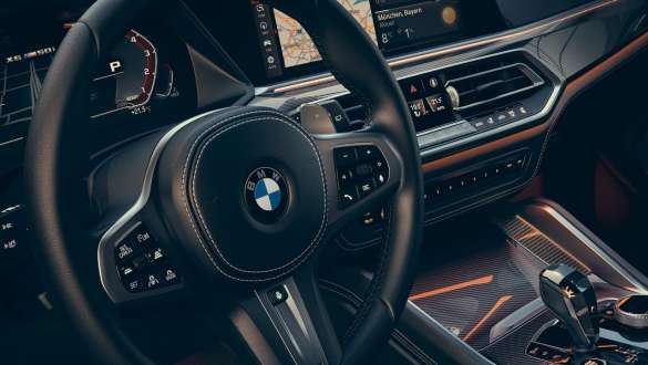BMW X6 M50i, G06, športni menjalnik Steptronic BMW X6 M50i, G06, 2018, SUV, športni menjalnik Steptronic, kokpit, M usnjen volan