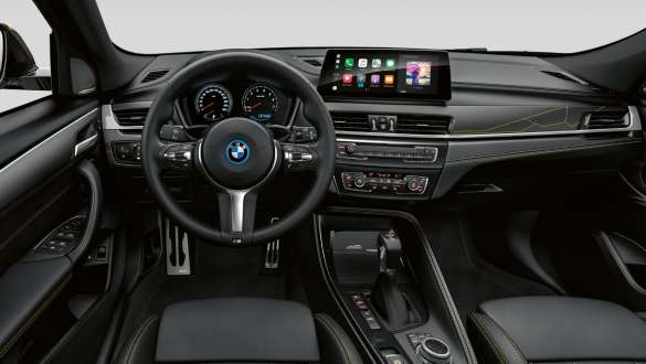 BMW X2, F39, kokpit BMW X2, F39, kokpit, aktivni asistent za uravnavanje hitrosti s funkcijo Stop&Go, notranjost