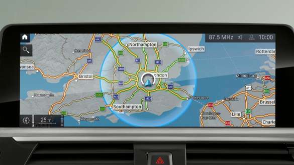 BMW X2 xDrive25e, F39, priključni hibrid BMW, navigacijski sistem BMW X2 xDrive25e, F39, priključni hibrid BMW, navigacijski sistem, pogled od blizu