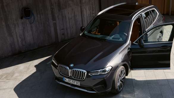 Priključni hibrid, tehnologija, BMW X3 xDrive30e, G01, 2021, barva Sophisto Grey Priključni hibrid, tehnologija, BMW X3 xDrive30e, G01, 2021, barva Sophisto Grey, tričetrtinski pogled od spredaj