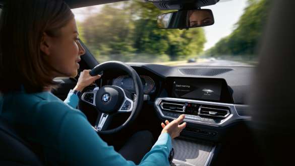 IMG ALT TEXT: BMW X4, G02, 2021, BMW Intelligent Personal Assistant IMG TITLE: BMW X4, G02, BMW Intelligent Personal Assistant.