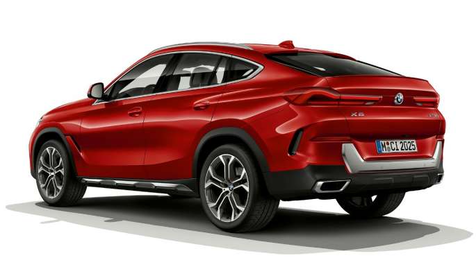 BMW X6 z BMW xLine, zadek. BMW X6 z BMW xLine v tričetrtinskem pogledu od zadaj.