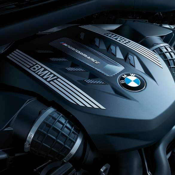 Motor BMW X6. Pogled od blizu na motor BMW X6.
