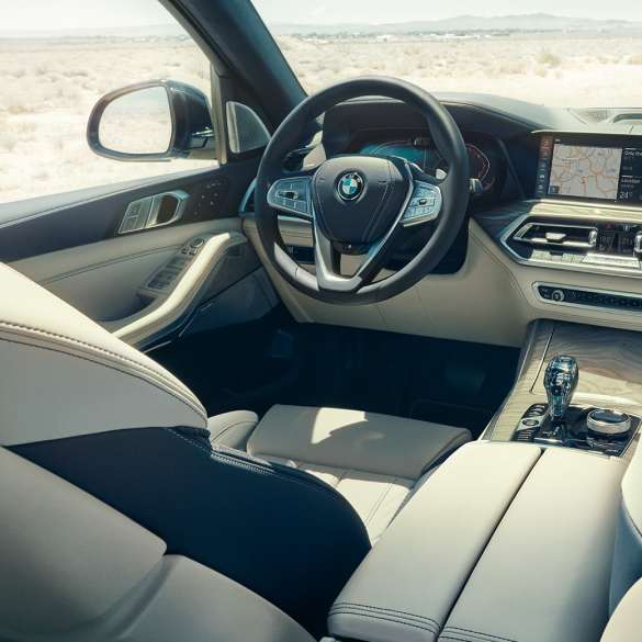 Kokpit BMW X7 Notranjost BMW X7, kokpit s športnim usnjenim volanom, G07 2019