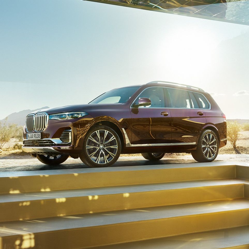 BMW Individual X7 xDrive40i, stranski pogled BMW X7 v kovinski barvi Ametrin v stranskem pogledu, G07 2019