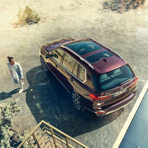 BMW Individual X7 xDrive40i, iz ptičje oči perspektive BMW X7 v kovinski barvi Ametrin v pogledu iz ptičje oči perspektive, G07 2019