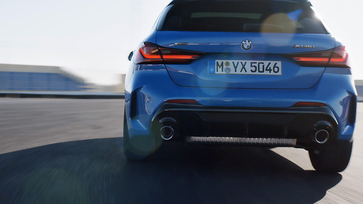 M športno krmiljenje. BMW serije 1 z M športnim krmiljenjem.