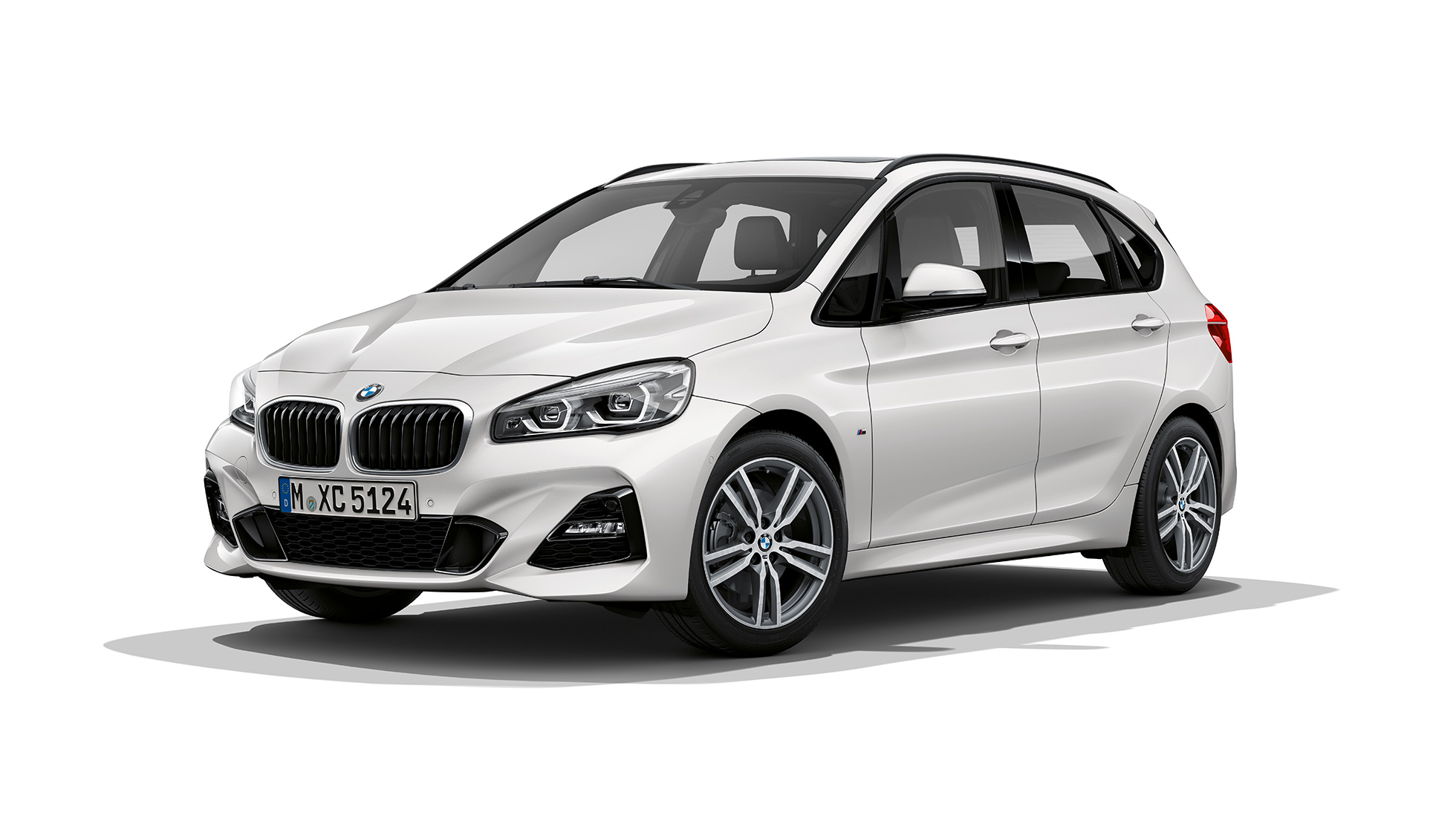 BMW serije 2 Active Tourer kot model M Sport BMW serije 2 Active Tourer 220d xDrive, model M Sport F45, kovinska barva Mineral White, tričetrtinski pogled od spredaj