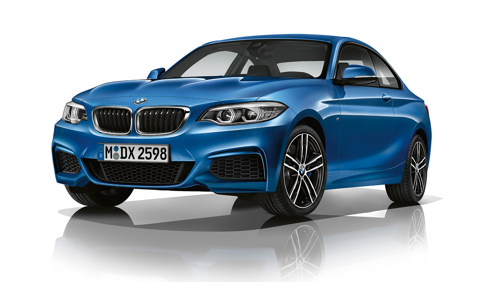 BMW serije 2 Coupé, Model M Sport v polprofilu od spredaj BMW serije 2 Coupé, Model M Sport v polprofilu od spredaj